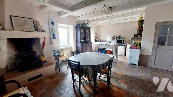 maison de village de caractère t5 de 117 m2  en pierres avec jardin