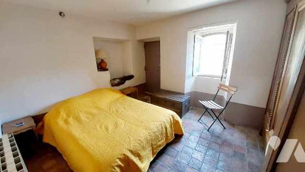 maison de village de caractère t5 de 117 m2  en pierres avec jardin