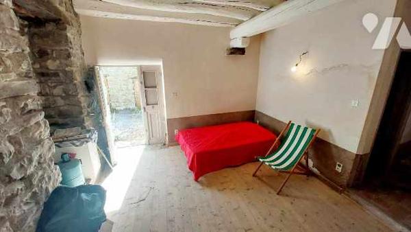 maison de village de caractère t5 de 117 m2  en pierres avec jardin