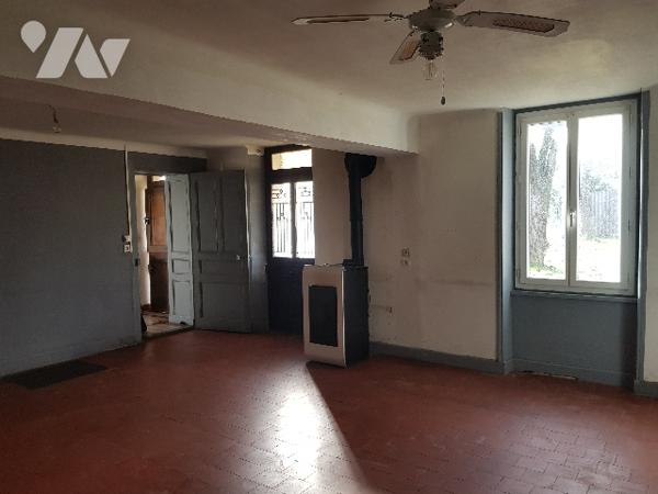 Ensemble immobilier composé de 3 logements de plain-pied indépendants