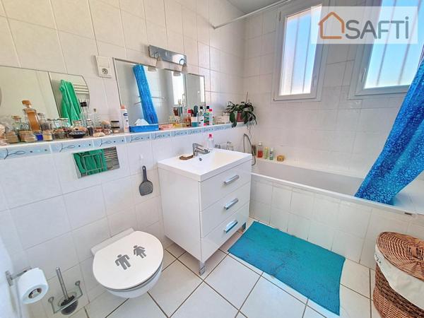 Jolie meuliere renovée, 3 chambres possibilité 4, au calme, à 4 min du RER