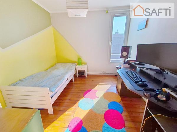 Jolie meuliere renovée, 3 chambres possibilité 4, au calme, à 4 min du RER