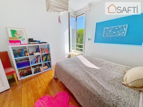 Jolie meuliere renovée, 3 chambres possibilité 4, au calme, à 4 min du RER