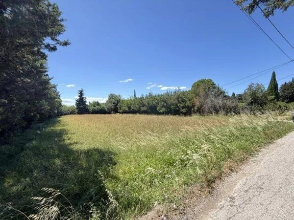 Location                                                      Terrain
                        
                                         4000 m2                     à Salon-de-Provence