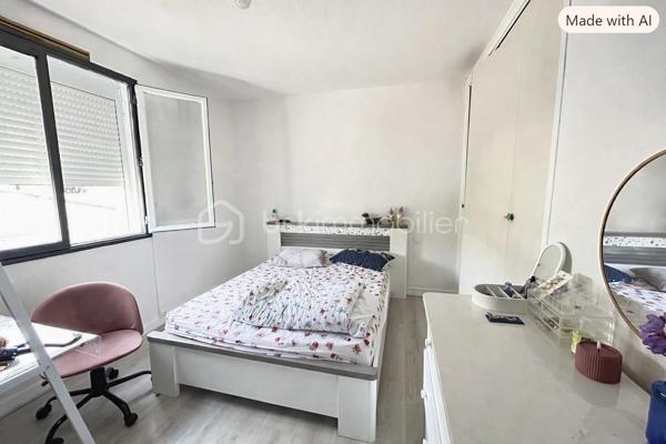 Vous recherchez une maison à Andouillé proche du bourg et de tous les commerces, lisez la suite j’ai ce qu’il vous faut !

Découvrez ce charmant pavillon d’environ 84 m2 sur une parcelle de 610 m2 clôturée et sans vis-à-vis 

Nous commençons la visite pour une entrée, une cuisine séparée de 12 m2, un salon séjour très lumineux de 33 m2 avec poêle à granulés, 2 chambres, une salle d’eau, un WC séparé. 
A l’étage 1 chambre et une autre pièce de 17 m2 qui peut être aménagée en 4ème chambre. 
Le sous-sol constitue un véritable atout pour ce bien : il comprend un grand garage avec porte automatique, une salle de jeux de 18 m2, une seconde pièce aménagée actuellement en salle de sport de 12m2, une cave et un WC.

A l’extérieur vous profiterez d’une belle terrasse ensoleillée, un terrain plat et clôturé et un carport. 

Cette maison coche plusieurs de vos critères ? Appelez-moi pour plus de renseignements et fixer une visite !