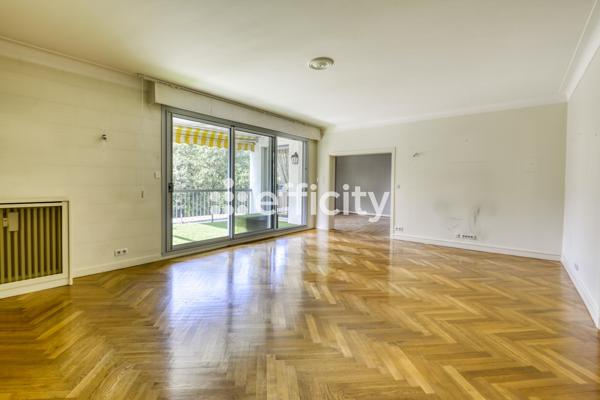 Appartement
         4 pièces
        - 123 m² Bien prestige 485 000 € *