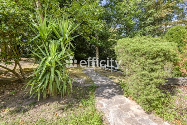 Appartement
         4 pièces
        - 123 m² Bien prestige 485 000 € *