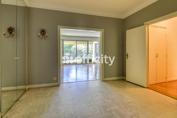 Appartement
         4 pièces
        - 123 m² Bien prestige 485 000 € *