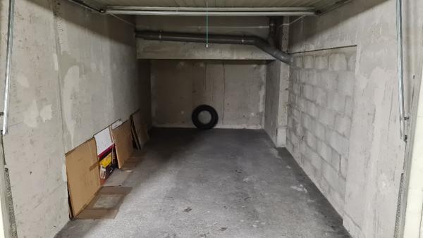 Location parking / box Villeurbanne - 100 €/mois