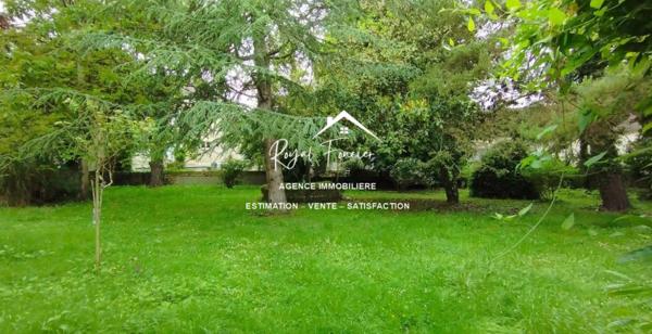 Vue sur le parc, avec des accès