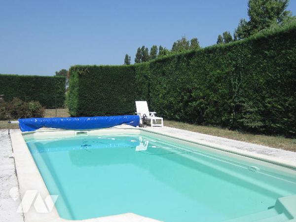 VILLA TYPE 6 avec dépendances, parc arboré et piscine