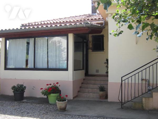 VILLA TYPE 6 avec dépendances, parc arboré et piscine