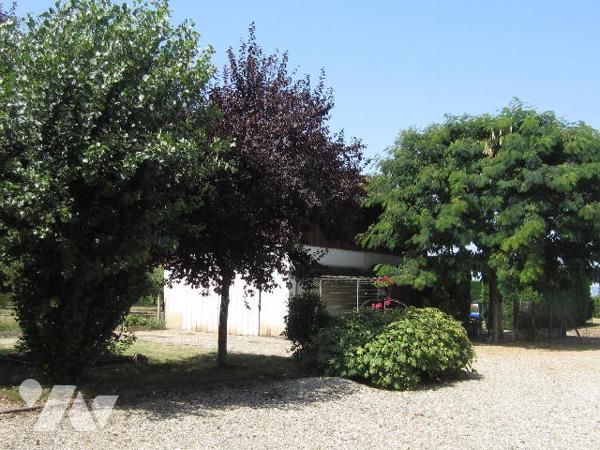 VILLA TYPE 6 avec dépendances, parc arboré et piscine