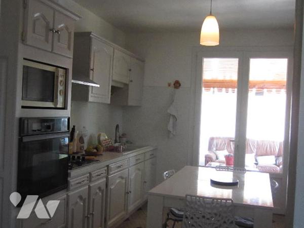 VILLA TYPE 6 avec dépendances, parc arboré et piscine