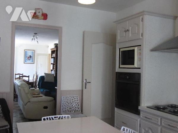 VILLA TYPE 6 avec dépendances, parc arboré et piscine