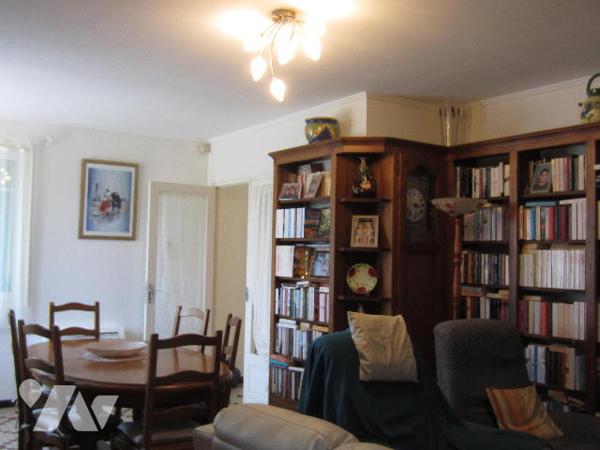 VILLA TYPE 6 avec dépendances, parc arboré et piscine