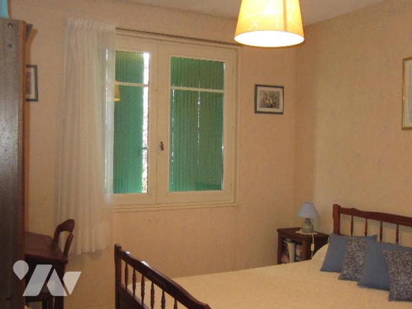 VILLA TYPE 6 avec dépendances, parc arboré et piscine