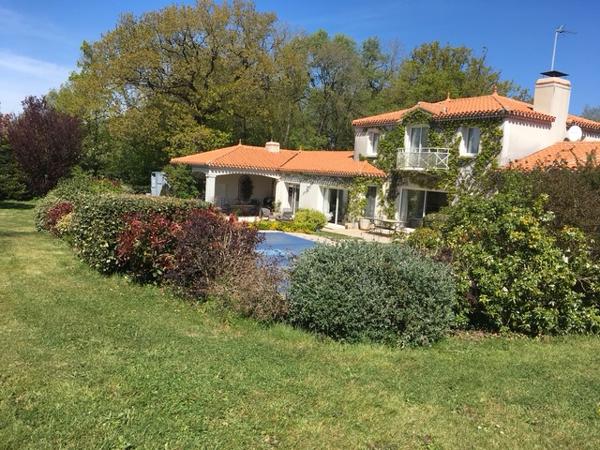 VENTE CONFIDENTIELLE – Propriété d’exception en bord de Sèvre – Quartier Pierre Percée