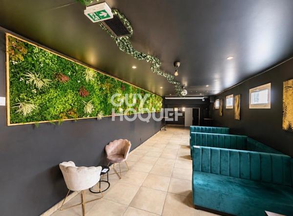 HYPER CENTRE -  LOCAL COMMERCIAL D'ENVIRON 101.85 M²