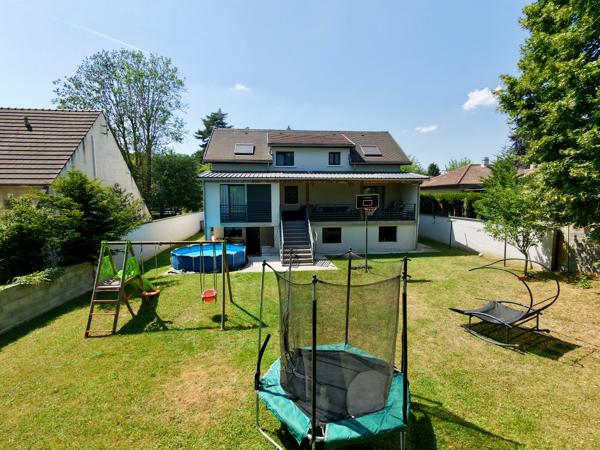 Maison familiale avec beau terrain