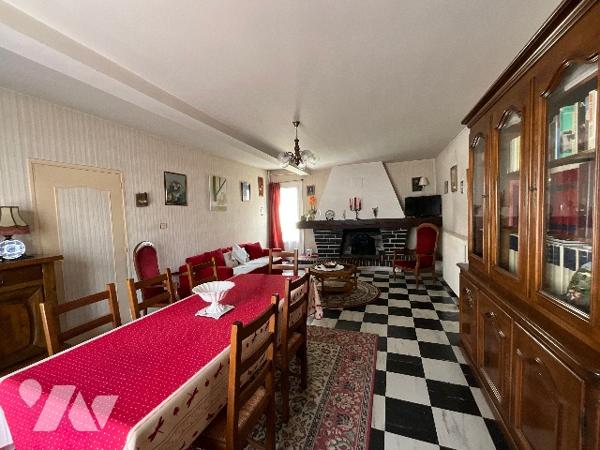 CHÂTEAU-RENAULT (37110) – Maison avec grange et cour, centre-ville