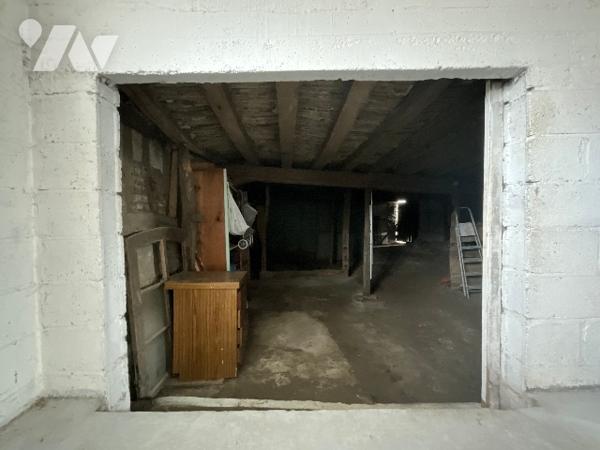 CHÂTEAU-RENAULT (37110) – Maison avec grange et cour, centre-ville