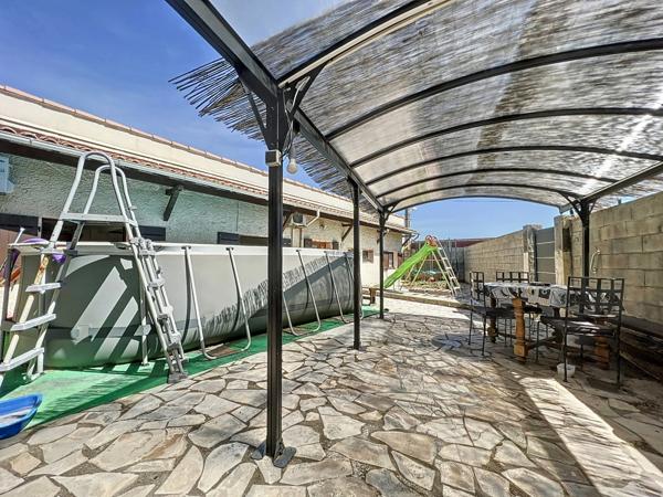 Dpt Hérault (34), à vendre maison P6 de 131 m² - divisée en 2 appartements - Plain pied - Terrasse de 95 m2 - Cave - 5 parkings