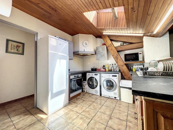 Dpt Hérault (34), à vendre maison P6 de 131 m² - divisée en 2 appartements - Plain pied - Terrasse de 95 m2 - Cave - 5 parkings