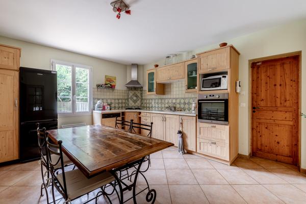 MIOS: Maison sur terrain de 16 000m²