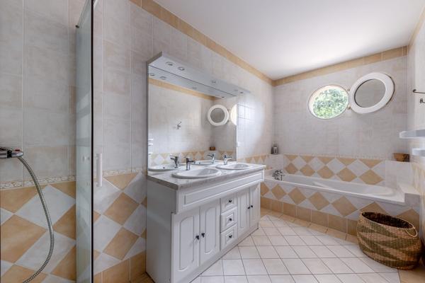 MIOS: Maison sur terrain de 16 000m²