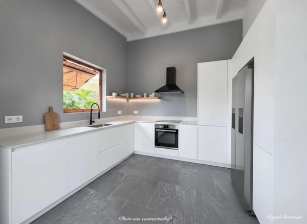 A VENDRE – SAINT-FRANÇOIS – VILLA CONTEMPORAINE 2024 AVEC PISCINE & T2 INDÉPENDANT