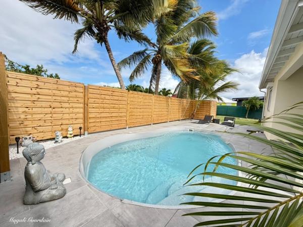 A VENDRE – SAINT-FRANÇOIS – VILLA CONTEMPORAINE 2024 AVEC PISCINE & T2 INDÉPENDANT