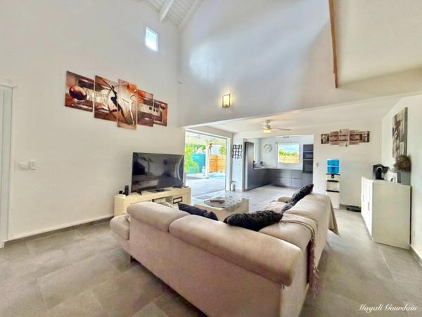 A VENDRE – SAINT-FRANÇOIS – VILLA CONTEMPORAINE 2024 AVEC PISCINE & T2 INDÉPENDANT