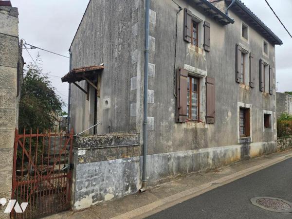 FRESSINES MAISON DE BOURG AVEC TERRAIN ET DEPENDANCES