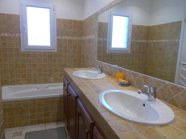 A 2km400 de la plage de SANTA-GIULIA