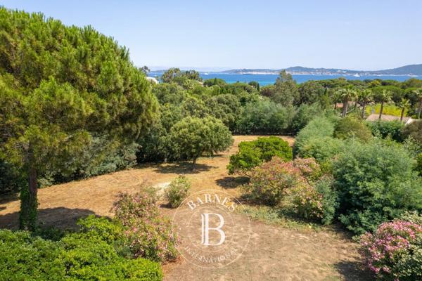 Grimaud, Terrain constructible  3 000 m² à vendre