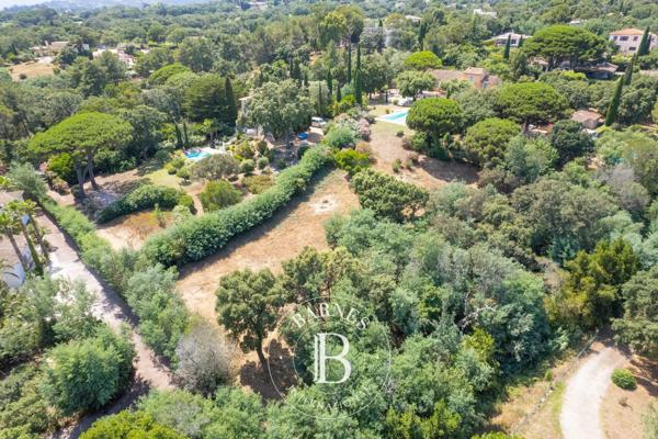 Grimaud, Terrain constructible  3 000 m² à vendre