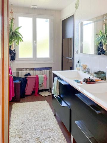 CHEF BOUTONNE : maison 7 pièces (165 m²)