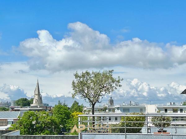 Appartement T2 - Dernier étage avec terrasse - La Rochelle Ville en Bois €315 000 ** - Référence MR729