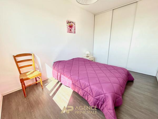 Appartement T2 - Dernier étage avec terrasse - La Rochelle Ville en Bois €315 000 ** - Référence MR729