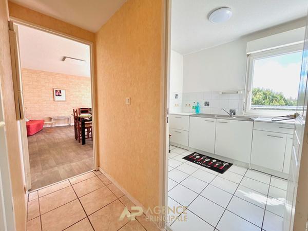Appartement T2 - Dernier étage avec terrasse - La Rochelle Ville en Bois €315 000 ** - Référence MR729