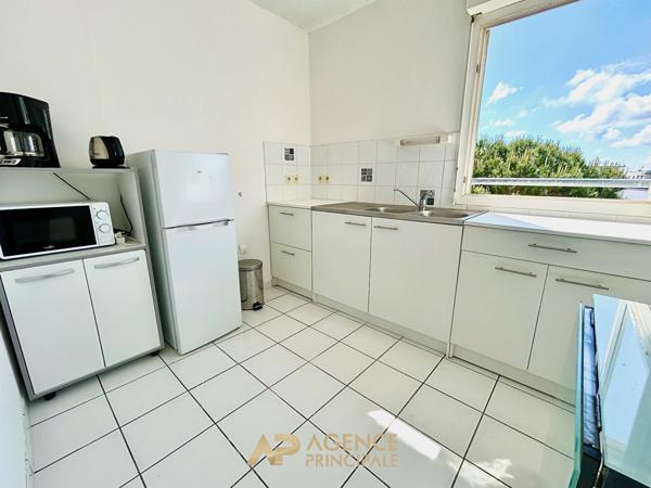 Appartement T2 - Dernier étage avec terrasse - La Rochelle Ville en Bois €315 000 ** - Référence MR729