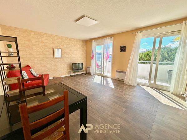 Appartement T2 - Dernier étage avec terrasse - La Rochelle Ville en Bois €315 000 ** - Référence MR729