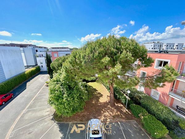 Appartement T2 - Dernier étage avec terrasse - La Rochelle Ville en Bois €315 000 ** - Référence MR729