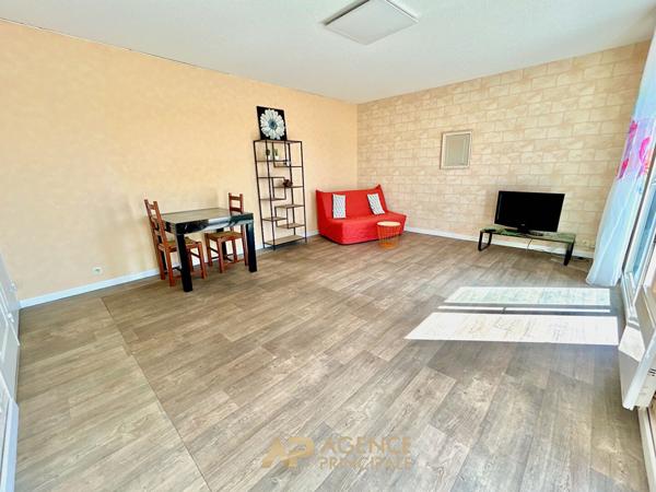 Appartement T2 - Dernier étage avec terrasse - La Rochelle Ville en Bois €315 000 ** - Référence MR729