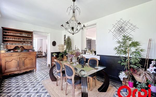 Maison à vendre    8 pièces • 563,90 m2 Les Aix-d'Angillon