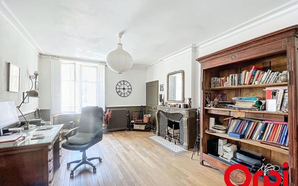 Maison à vendre    8 pièces • 563,90 m2 Les Aix-d'Angillon