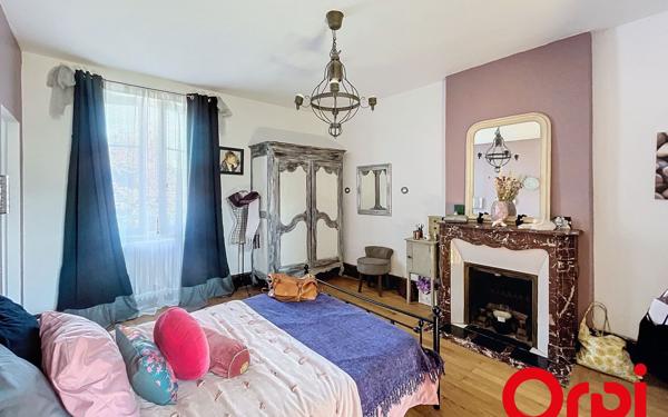 Maison à vendre    8 pièces • 563,90 m2 Les Aix-d'Angillon