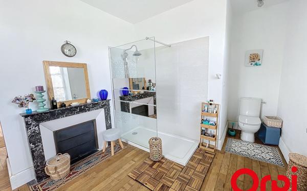 Maison à vendre    8 pièces • 563,90 m2 Les Aix-d'Angillon