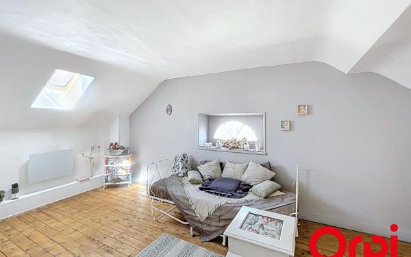 Maison à vendre    8 pièces • 563,90 m2 Les Aix-d'Angillon